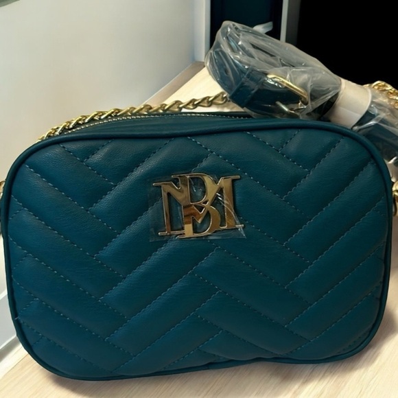 NWT! Badgley Mischka Quilted Camera Crossbody Bag Dark Green Gold Accents - Picture 2 of 9